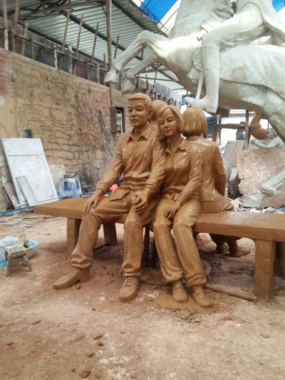 老年夫妻 青年夫妻 雕塑泥塑