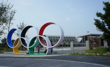 奥林匹克五环雕塑现场放样