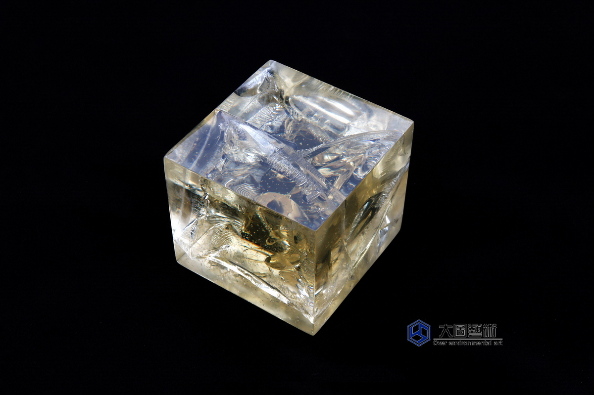大图水晶 黄水晶 水晶材质 水晶雕塑 大型水晶 透明雕塑 实体雕塑