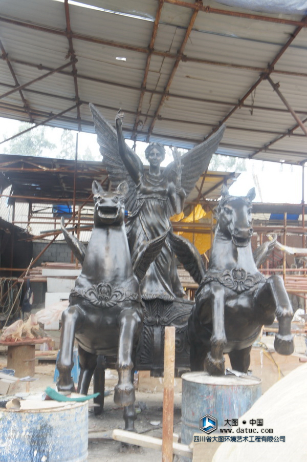   西安飞马人物铸铜雕塑